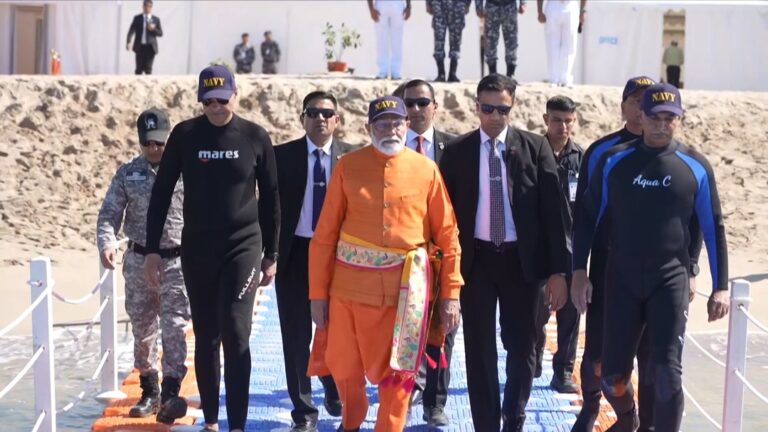 Today, PM @narendramodi visited the holy city Dwarka.

Taking a dip in the sacre…